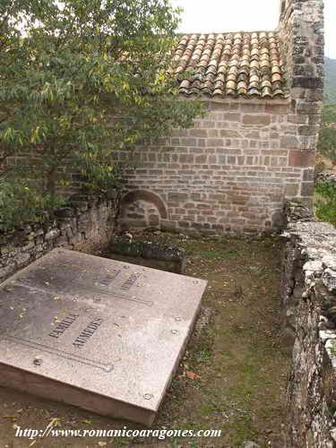 CEMENTERIO ADOSADO AL LADO NORTE